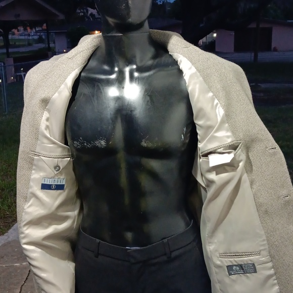 BILTMORE MEN'S GENOVA MEN'S (2) BUTTON LUXURY BLAZER - Picture 13 of 17